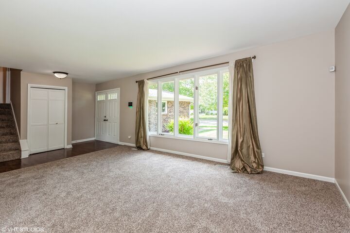 Property Photo:  98 Quail Hollow Court  IL 60540 
