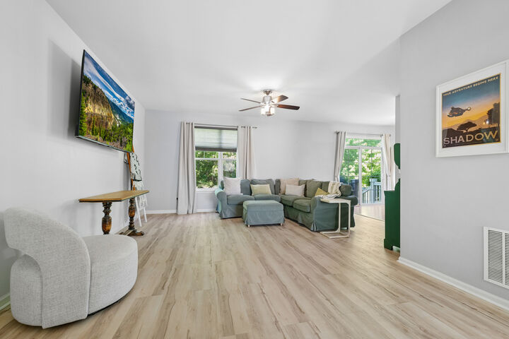 Property Photo:  280 Hickory Lane  IL 60177 