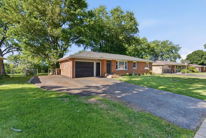 Property Photo: 120 Terry Drive IL 60554