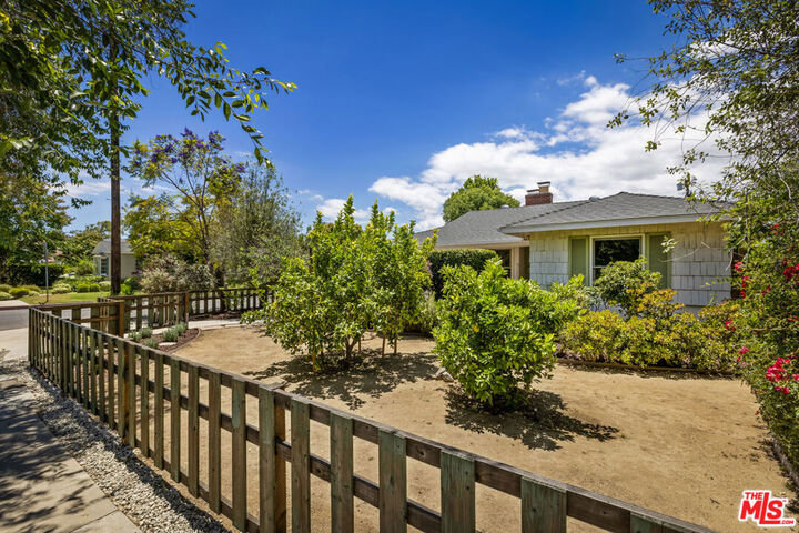 Property Photo:  5005 Varna Avenue  CA 91423 