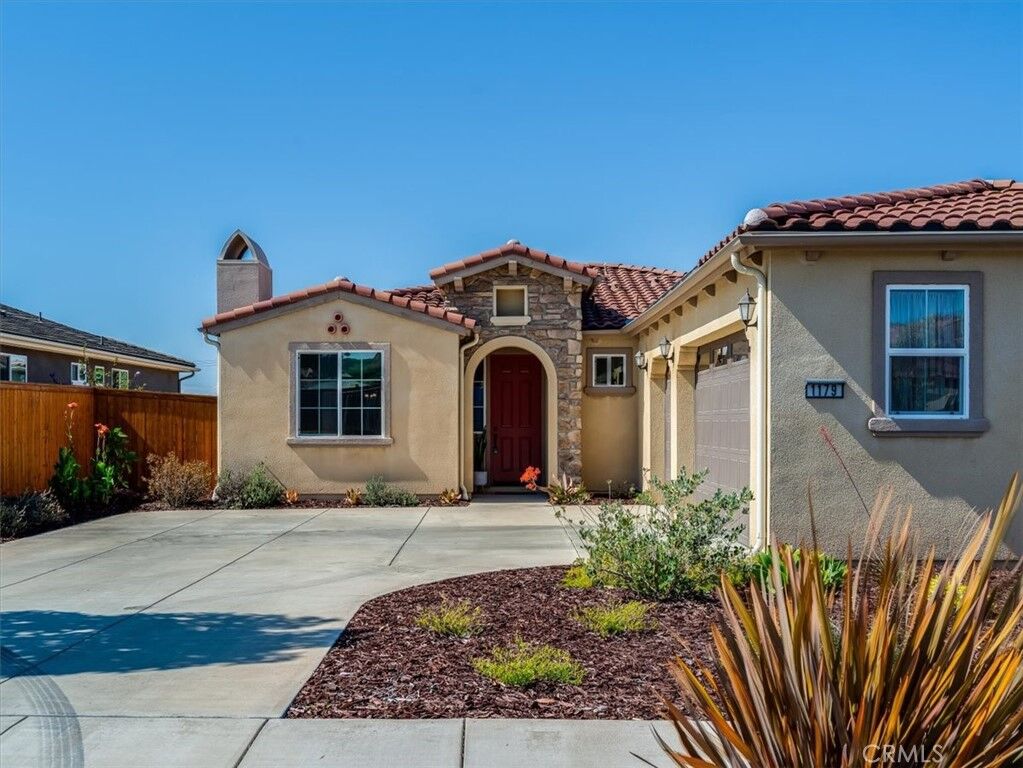Property Photo:  1179 Grand Meadow  CA 93455 