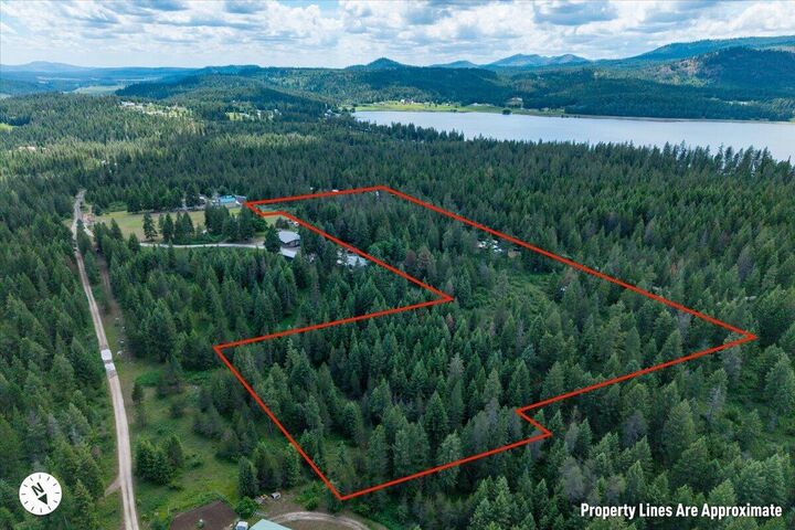 Property Photo: 3261 Bradbury Way WA 99181