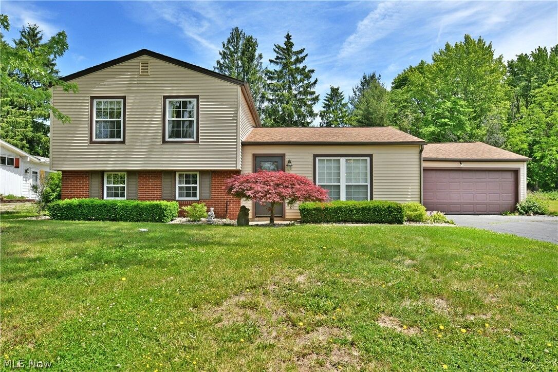 Property Photo:  566 Greenleaf Avenue NE  OH 44484 