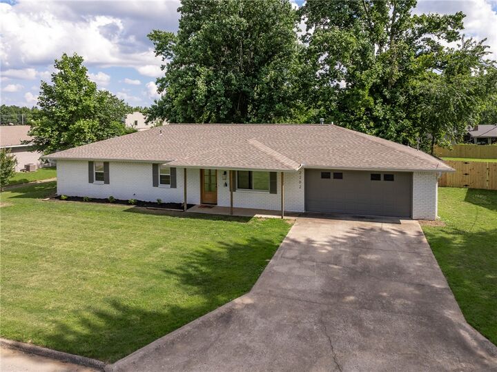 Property Photo: 2202 SE 16th Street AR 72712