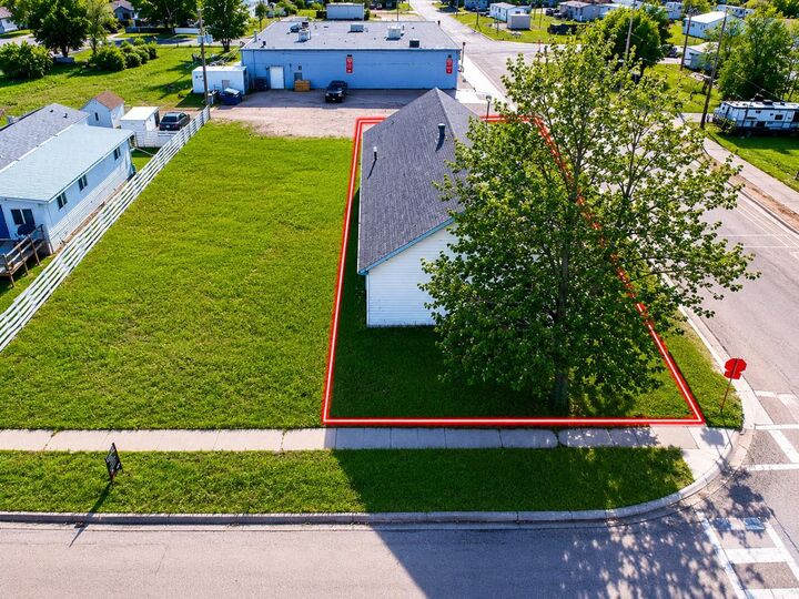 Property Photo:  9832 99 Street  AB T0H 3S0 