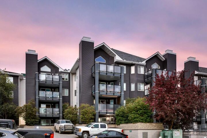 Property Photo:  20 Sierra Morena Mews SW 118  AB T3H 3K6 