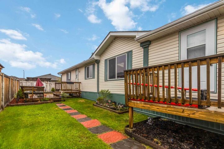 Property Photo:  269 McKinlay Crescent  AB T9K 2M9 