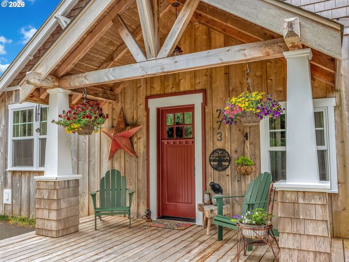 Property Photo:  773 A St  OR 97138 
