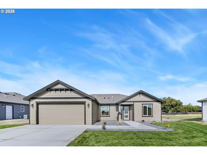 Property Photo: 231 SW Goldfinch Ln OR 97818