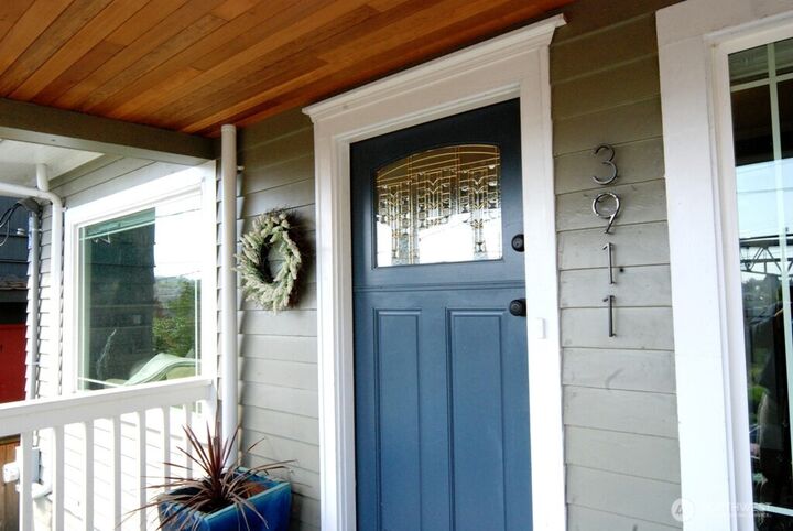 Property Photo:  3911  1st Avenue NE  WA 98105 
