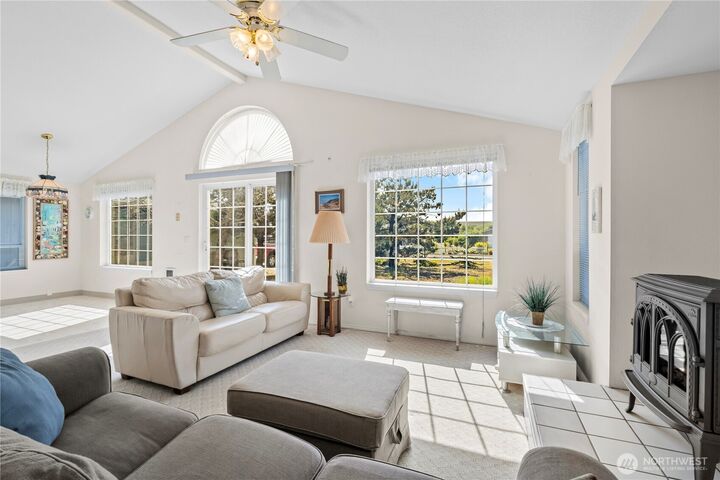 Property Photo: 33406 H Place WA 98640