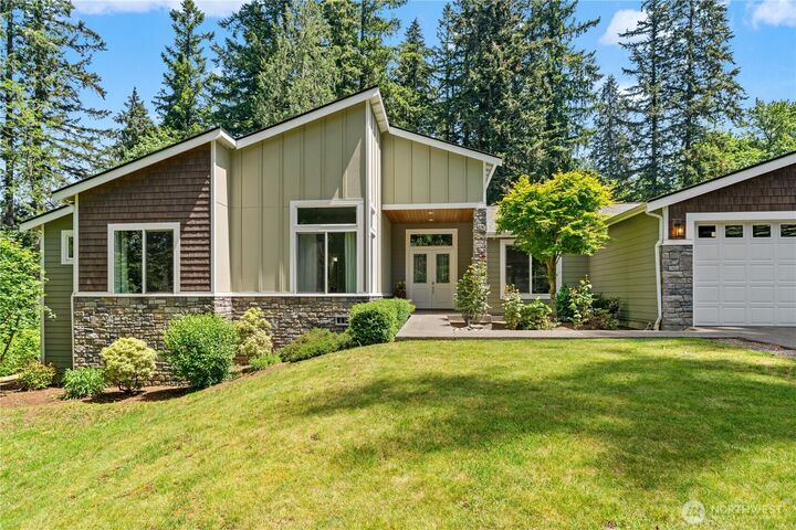 Property Photo:  16424  252 Avenue SE  WA 98027 