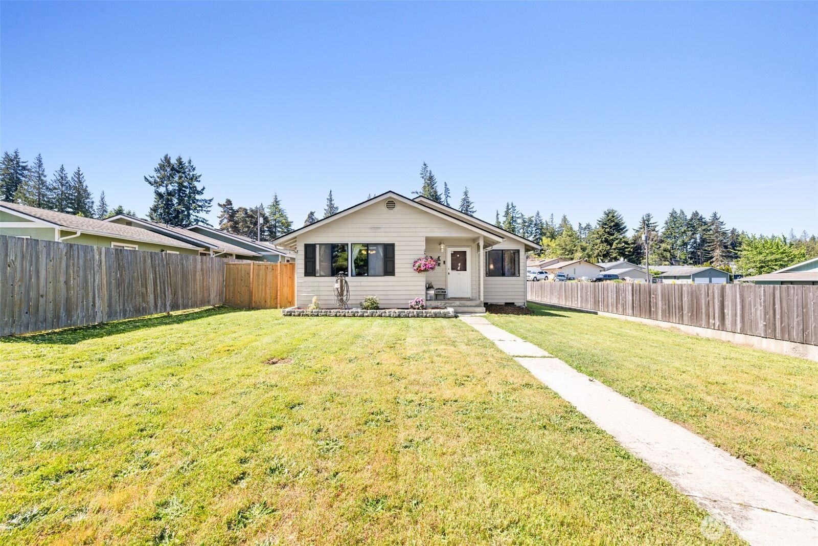 Property Photo: 1410 W 10th Street WA 98363