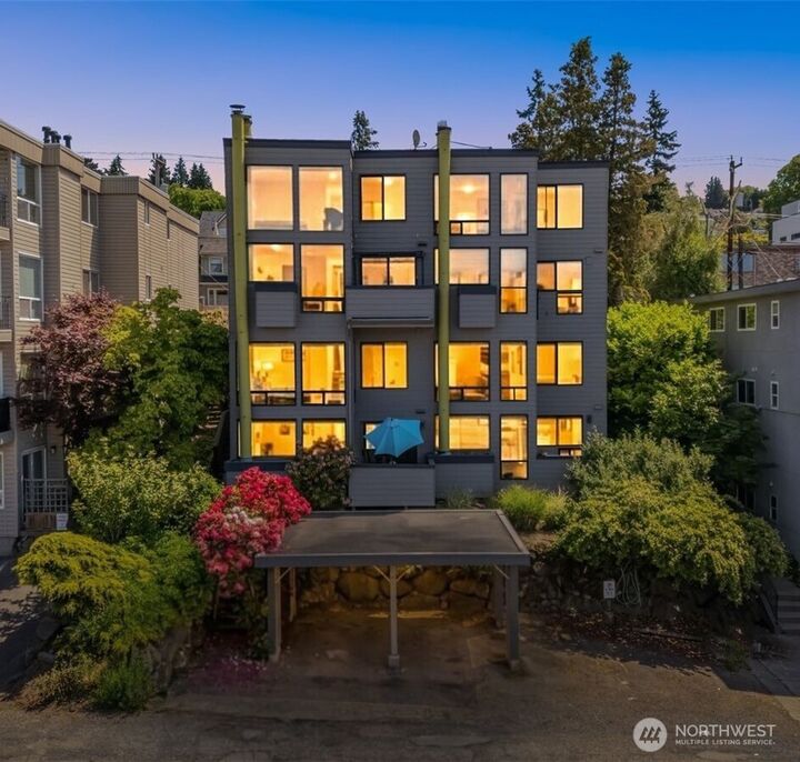 Property Photo:  2831  14th Avenue W 2  WA 98119 