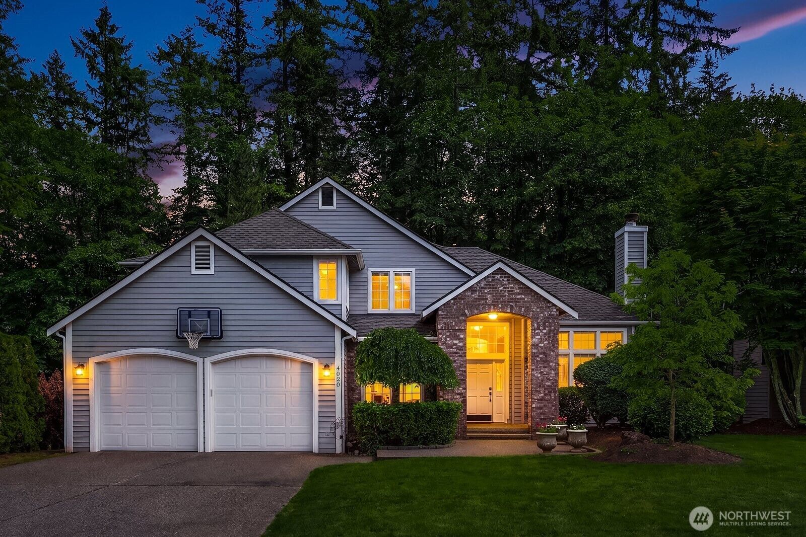 Property Photo:  4020  262nd Place SE  WA 98029 