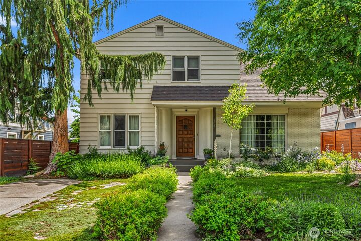 Property Photo:  19 N  Garfield Avenue  WA 98801 