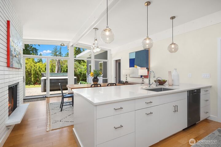 Property Photo:  7260 W Mercer Way  WA 98040 