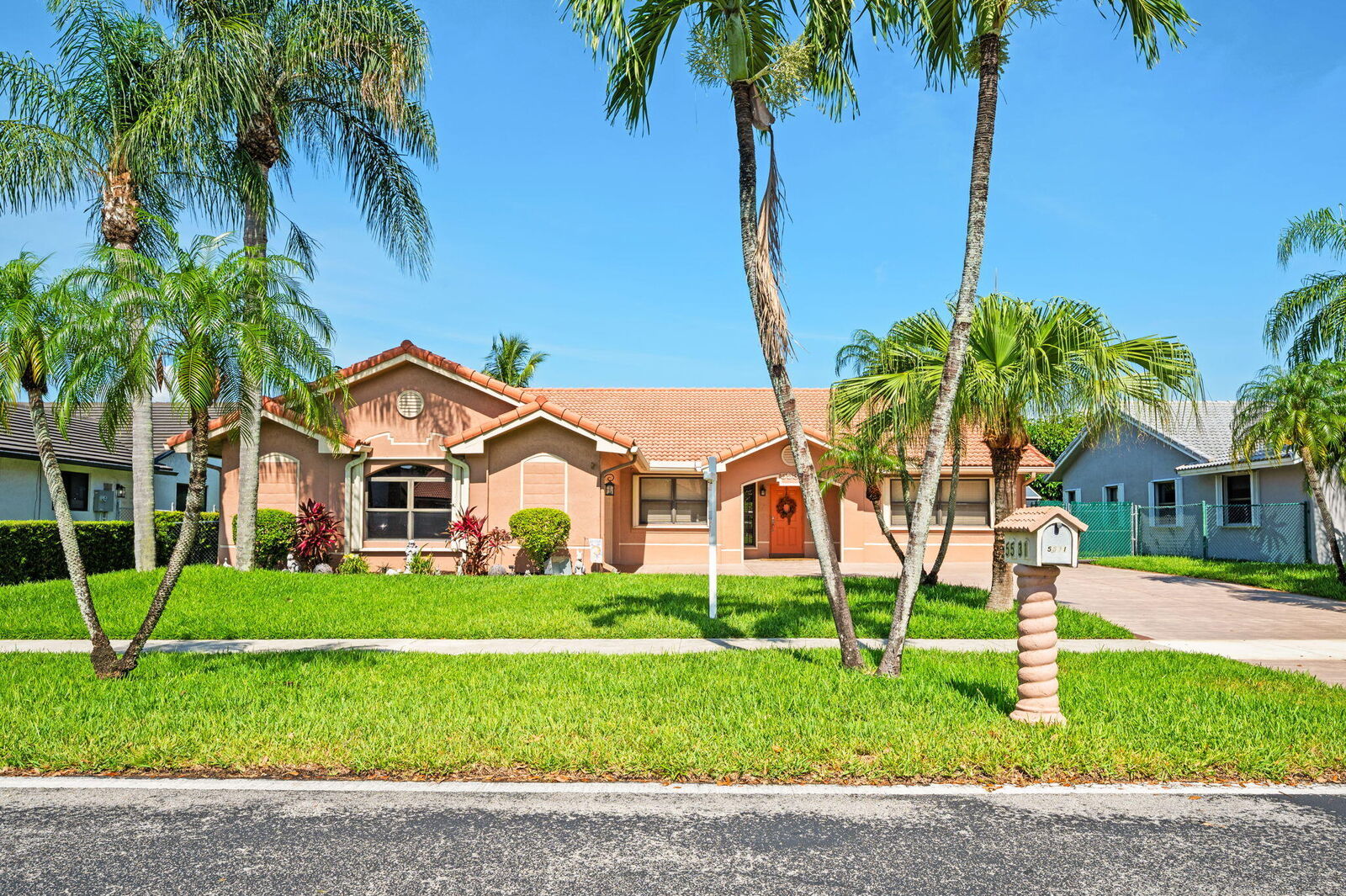 Property Photo:  5531 Hawkes Bluff Avenue  FL 33331 