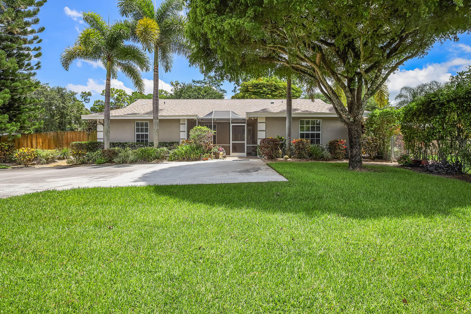 Property Photo:  8970 Yearling Drive  FL 33467 