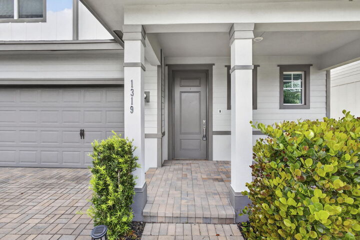 Property Photo:  1319 Arrowhead Point Road  FL 33470 