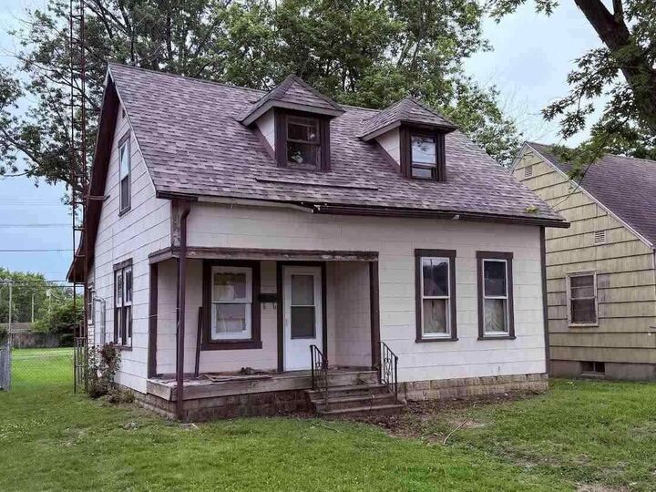 Property Photo:  112 NW 18th Street  IN 47374 