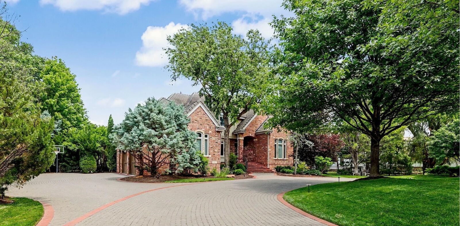 Property Photo: 8304 E Bridlewood KS 67206