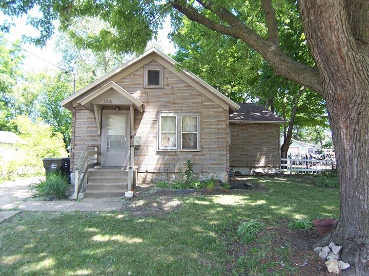 Property Photo:  1721 Harrison Avenue  WI 53511 