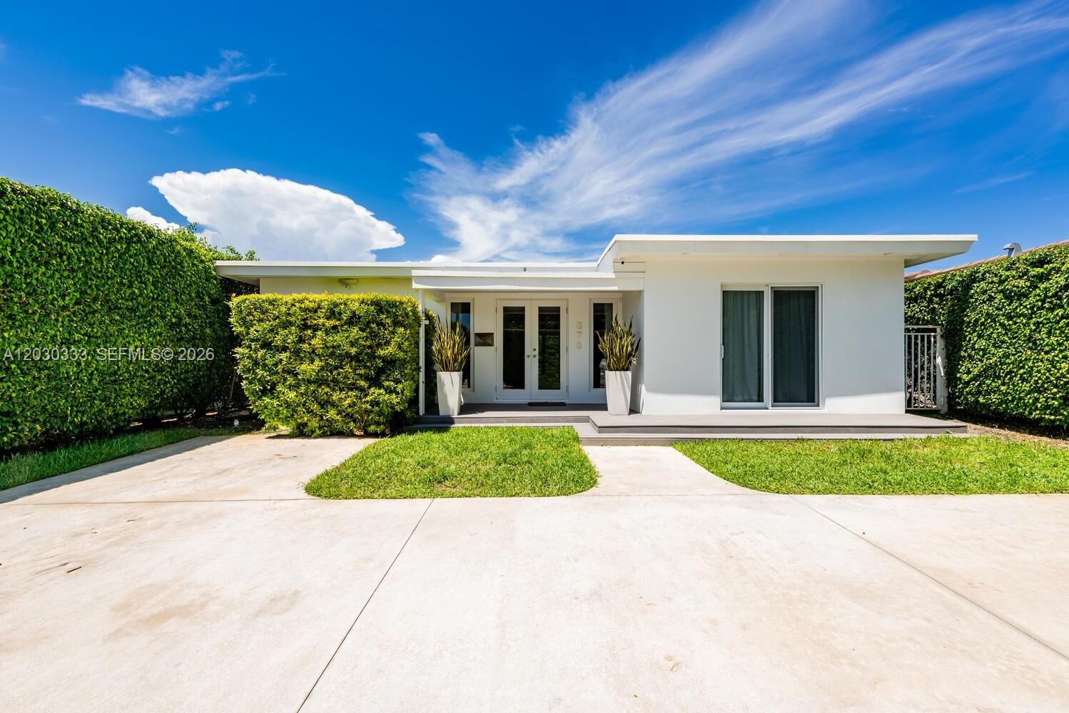 Property Photo:  575 W 50th St  FL 33140 