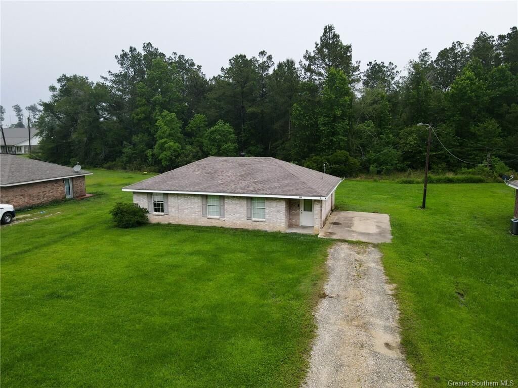 Property Photo: 1112 Pinder Lane LA 70633