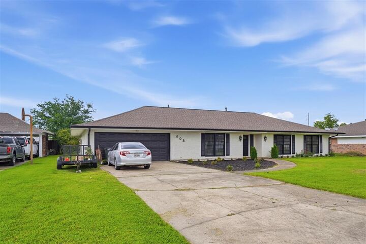 Property Photo:  908 Henrietta Lane  LA 70605 