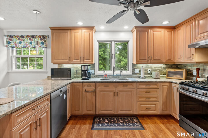 Property Photo:  15 Ledgecrest Terrace  CT 06040 