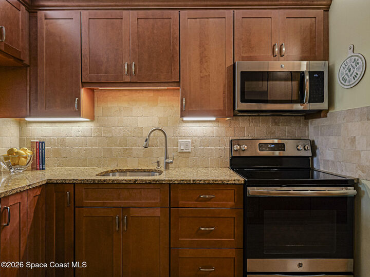 Property Photo:  464 Grove Isle Circle  FL 32962 