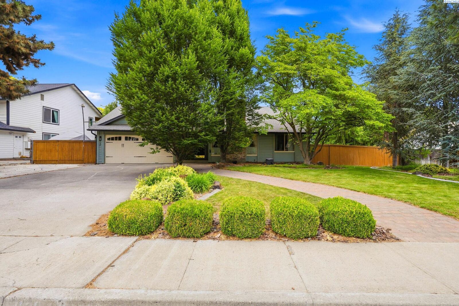 Property Photo:  138 N Sherman St  WA 99354 
