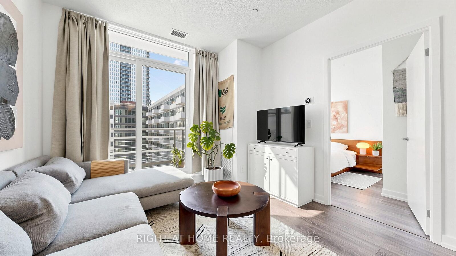 Property Photo: 200 Sackville Street 714 ON M5A 0C4