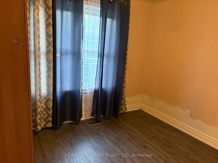 Property Photo: 117 William Street ON L4A 1B3