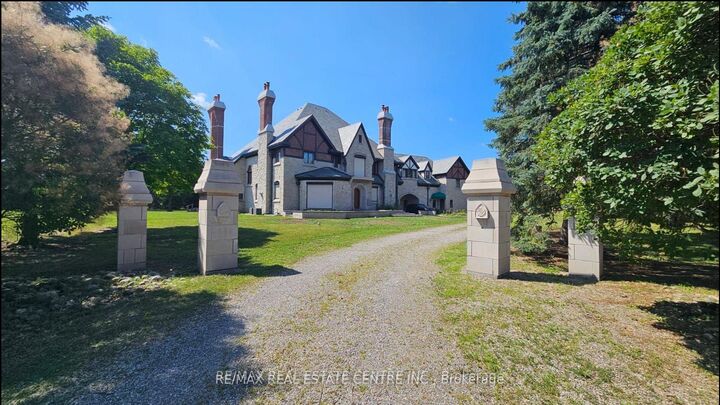 Property Photo: 2 Edgeforest Drive ON L6P 0E1
