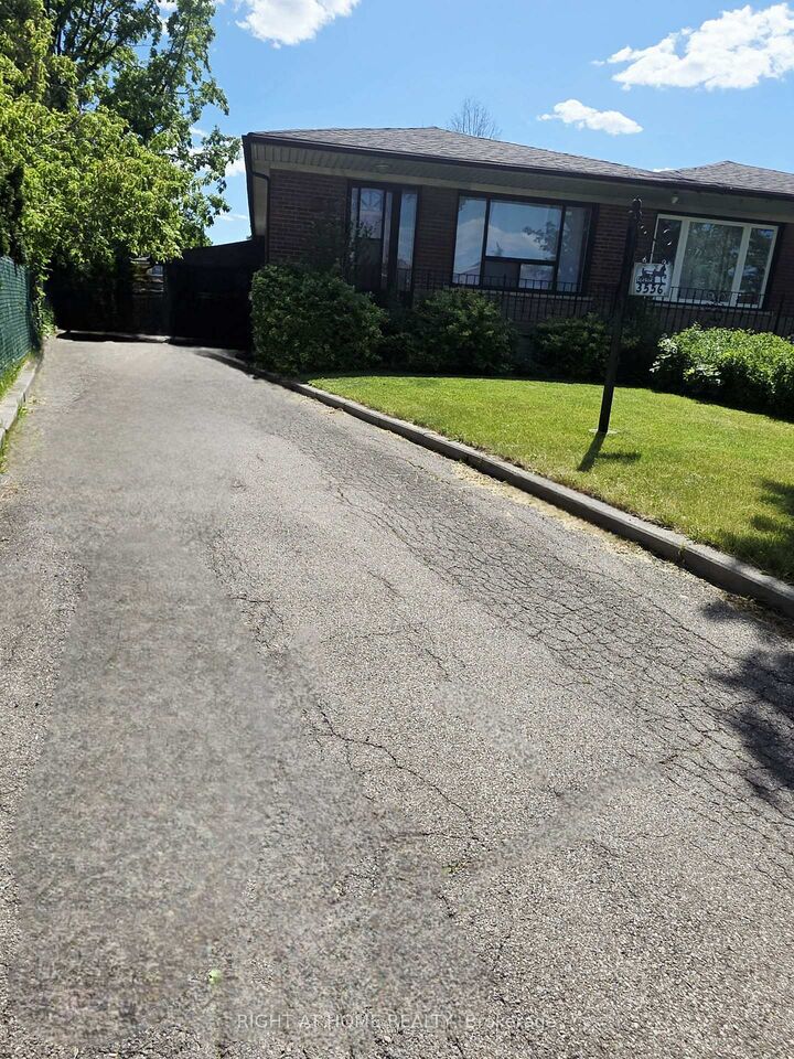 Property Photo: 3556 Monica Drive ON L4T 2E5
