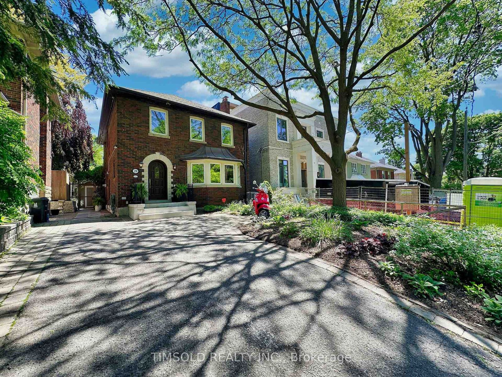 Property Photo:  29 Tarlton Road  ON M5P 2M6 