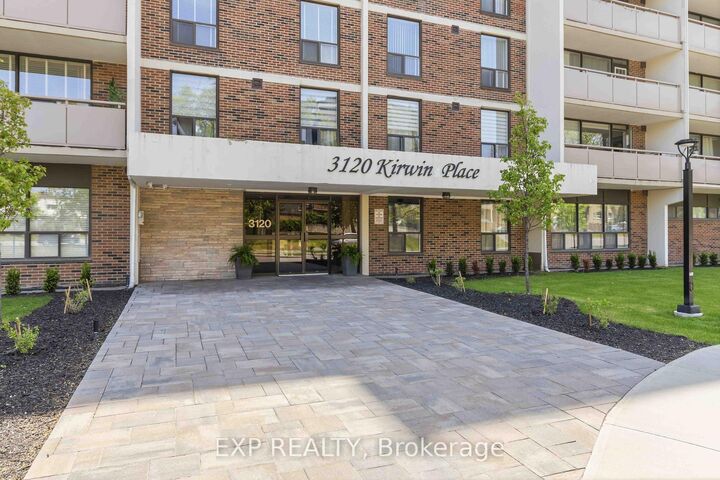 Property Photo: 3120 Kirwin Avenue 509 ON L5A 3R2