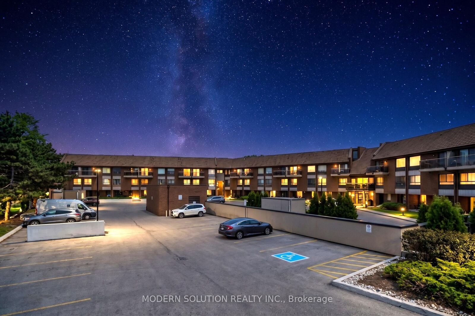Property Photo: 1000 Cedarglen Gate N 201 ON L5C 3Z5