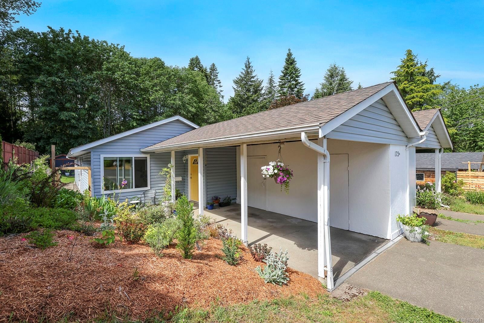 Property Photo:  175 Willemar Ave #B  BC V9N 3L3 