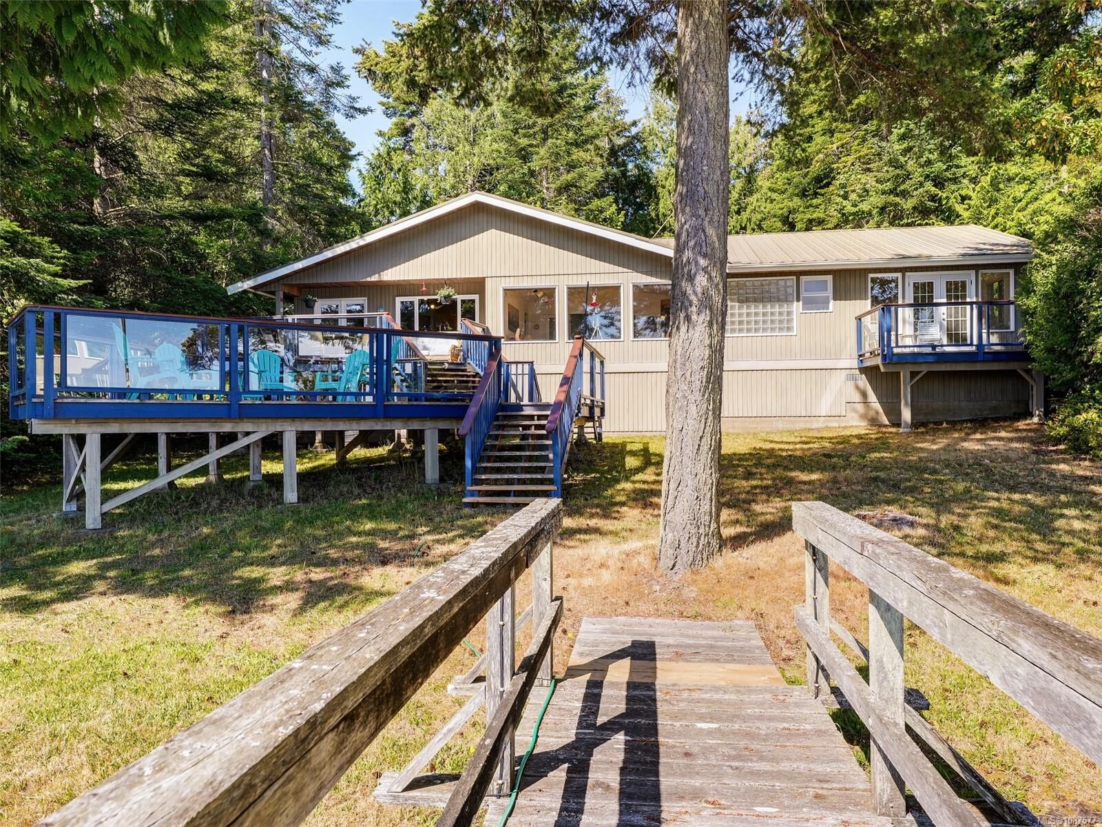 Property Photo:  85 McKenzie Cres  BC V8L 5Y7 