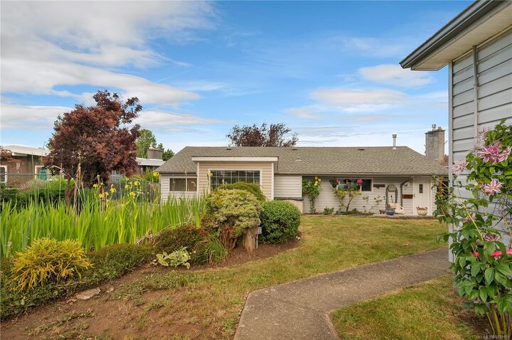 Property Photo: 558 Alder St BC V9W 2P1
