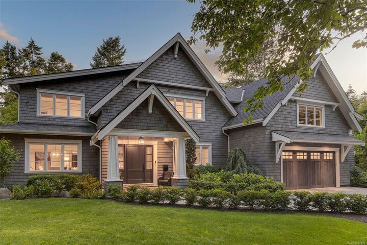 2571 Macdonald Dr W — photo 1