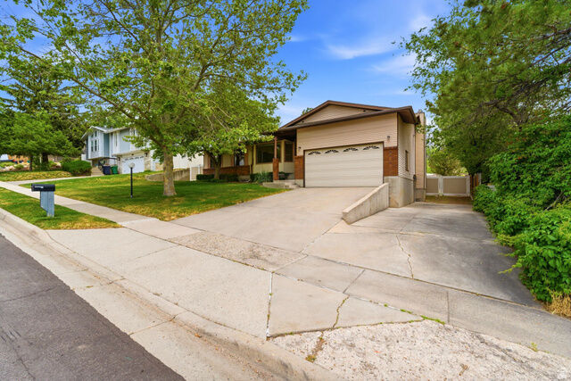 Property Photo:  9057 S Cherbourg Pl E  UT 84093 