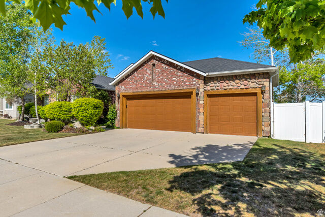 Property Photo:  533 E Jade Park Ln S  UT 84020 
