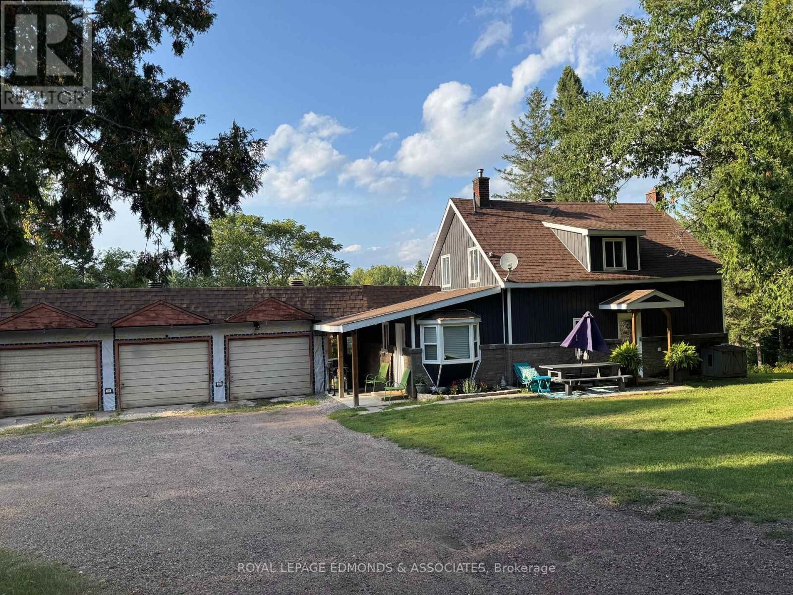 Property Photo: 27 Stencells Road ON K8A 6W8