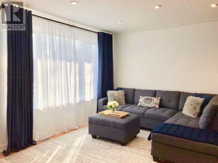 Property Photo:  77 Elise Terrace Upper  ON M2R 2W9 