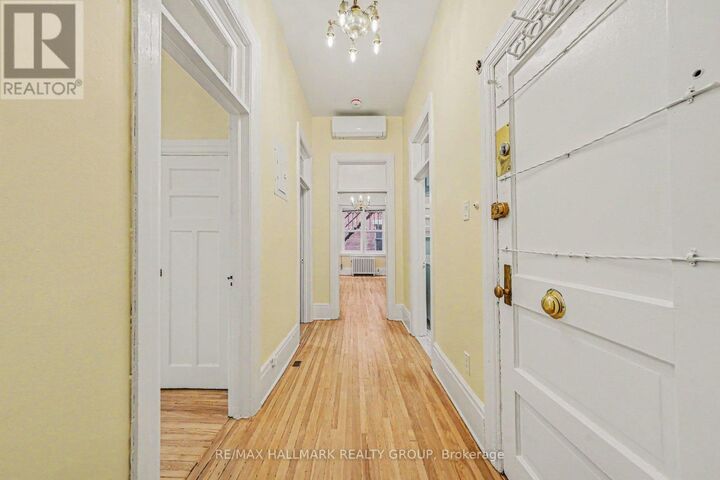 Property Photo:  413 Elgin Street 4  ON K2P 1N4 
