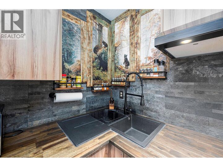 Property Photo: 20 Kettleview Road 305 BC V1P 1T4